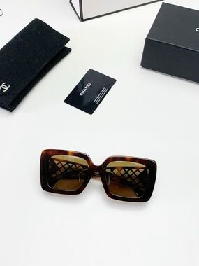 CHANEL Tortoiseshell Oversized Square Sunglasses - Brown (CH5567), 54-21-135